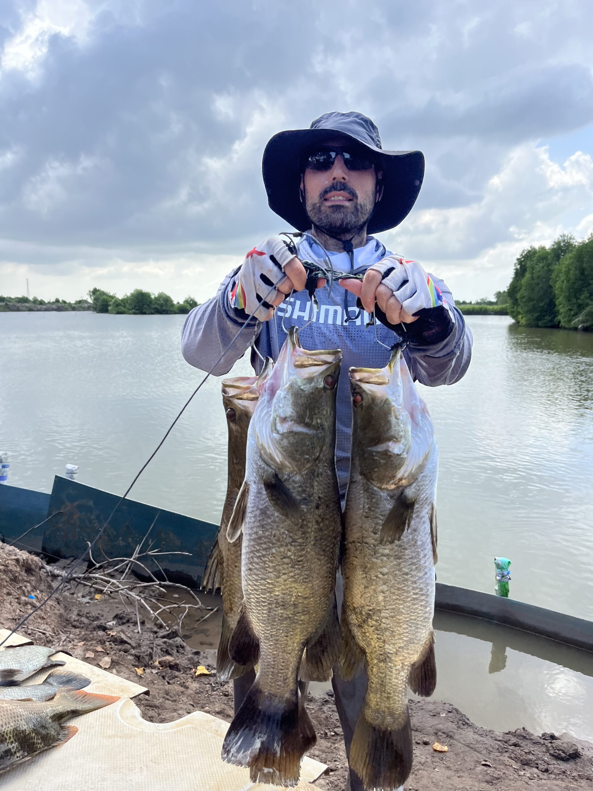You are currently viewing Meter Barramundi in the Wild Mekong – Fishing Shrimp & Crab Lakes